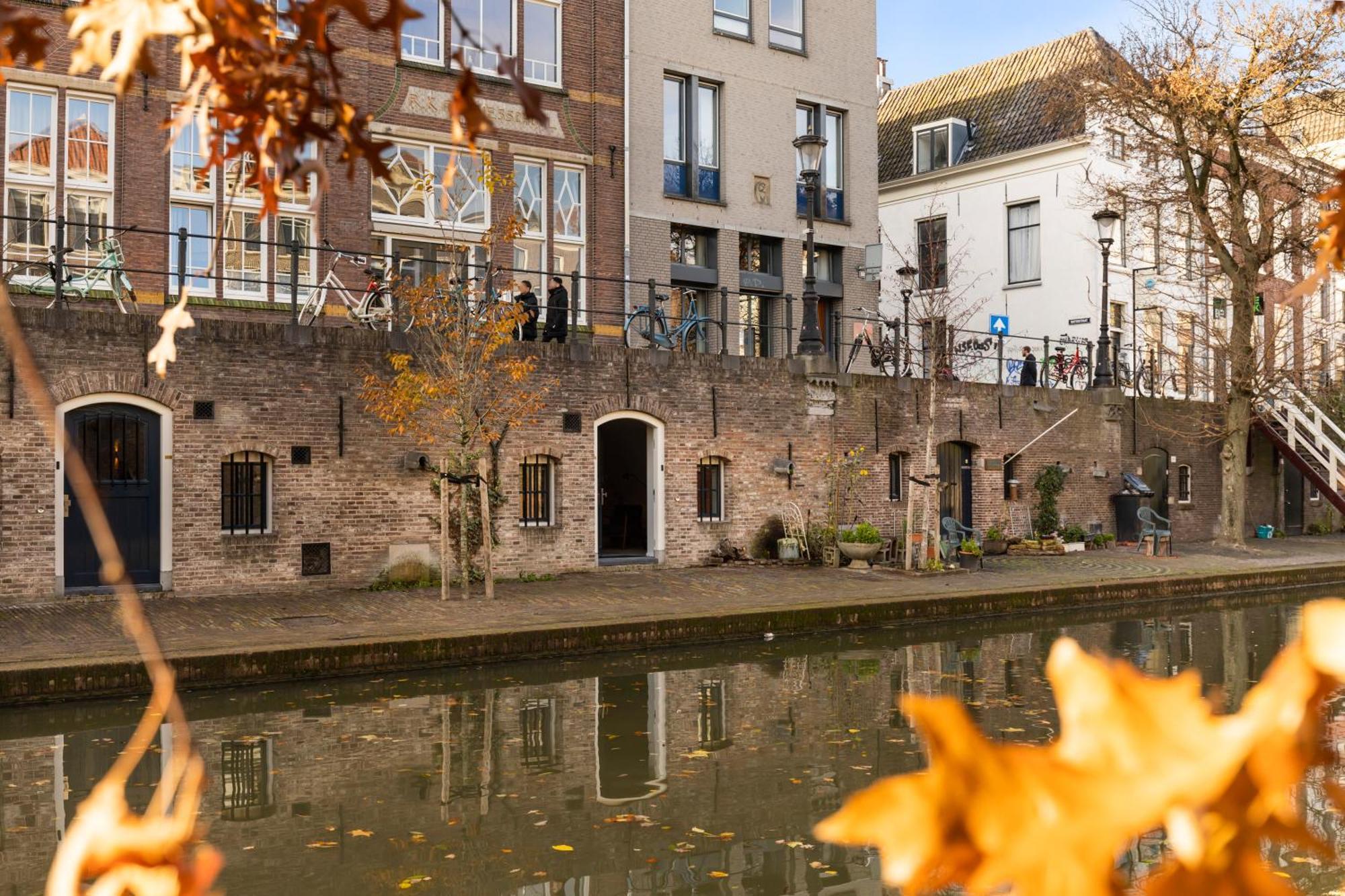 4p Unique Canal A Location In Utrecht