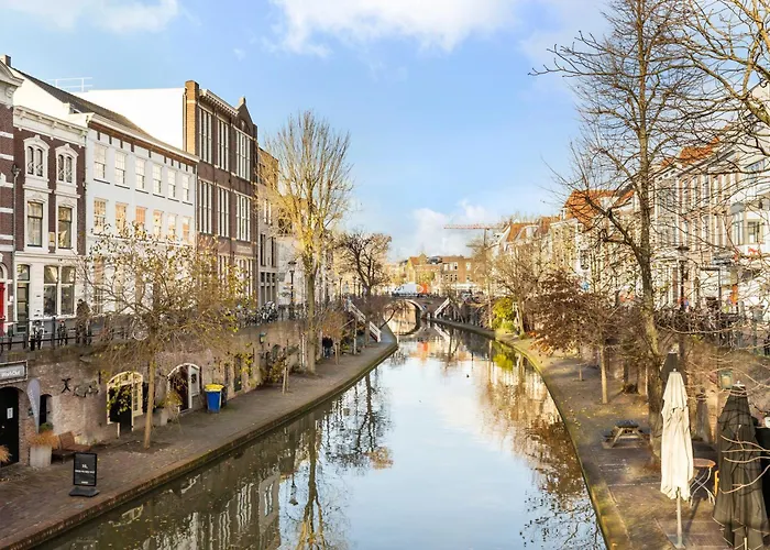 4P Unique Canal Apartment A Location In Utrecht